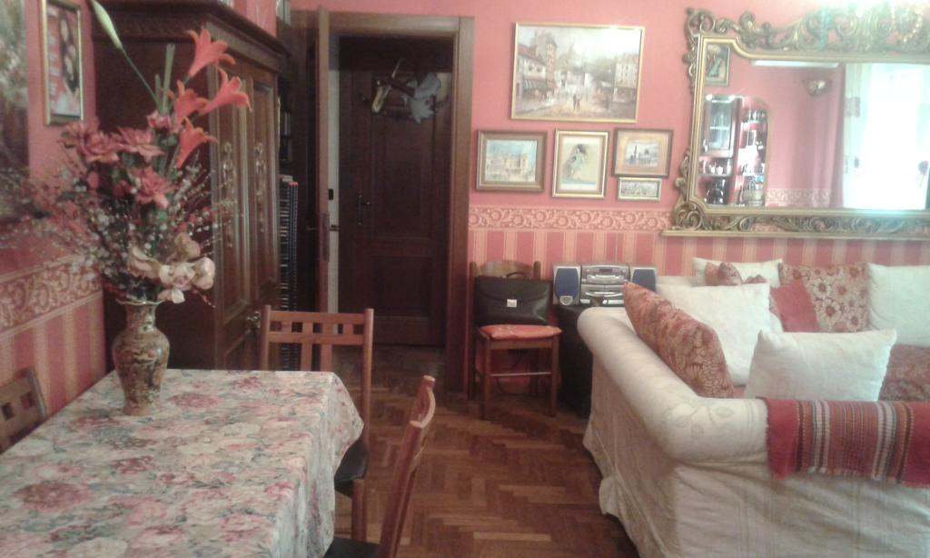 Romantic & Artistic Apartment Milan Bilik gambar